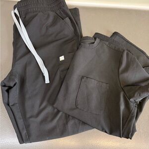 Women’s Resurge scrub set. Medium. Black.